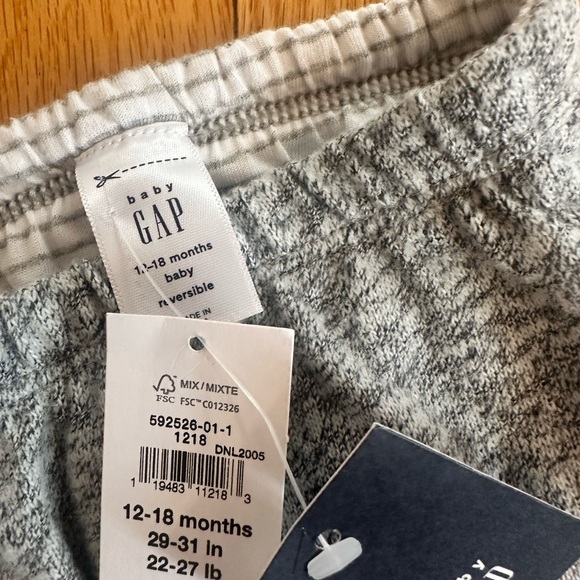 NWT Baby Gap Reversible Pants 12-18 months - Picture 2 of 2